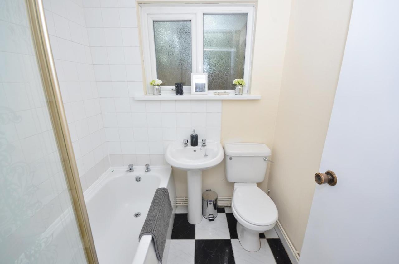 Bright Stylish 2 Bedroom Garden Apartment South Belfast Close To Everything Exterior photo